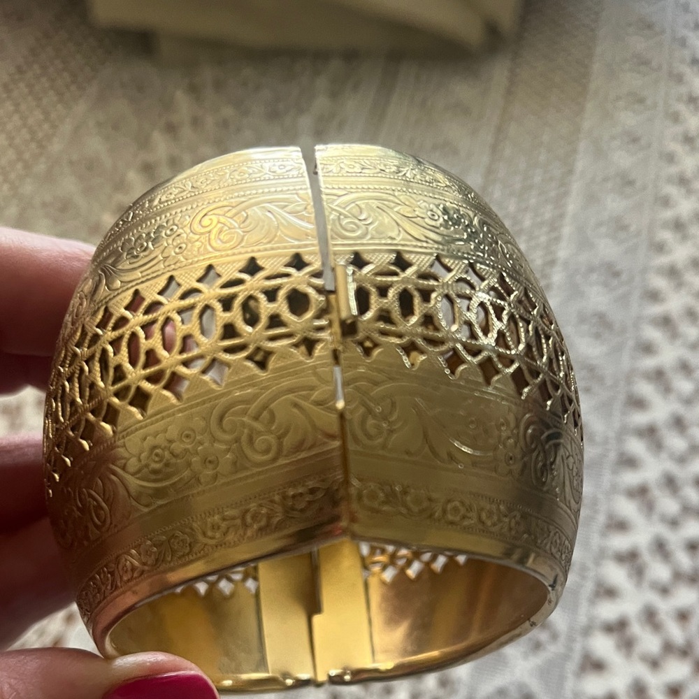 Elegant Gold Filigree Bracelet